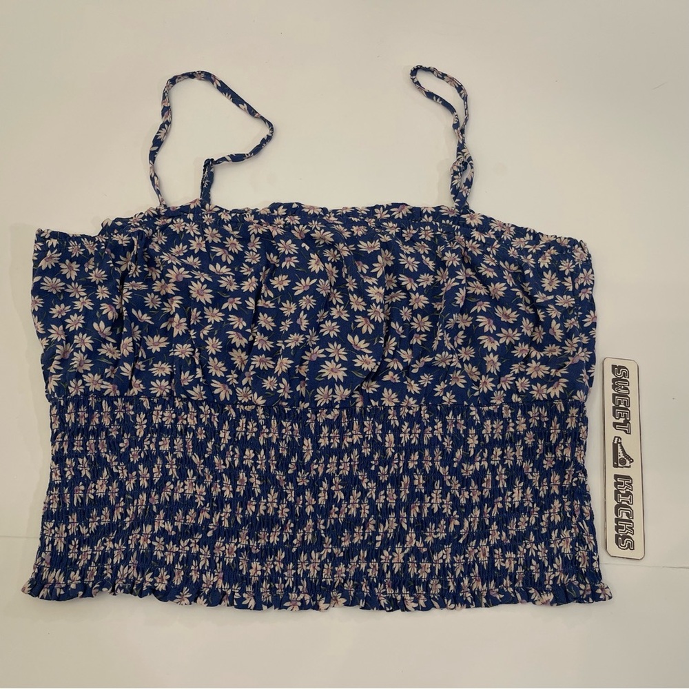 American Eagle Women's Blue Flower Print Crop Top